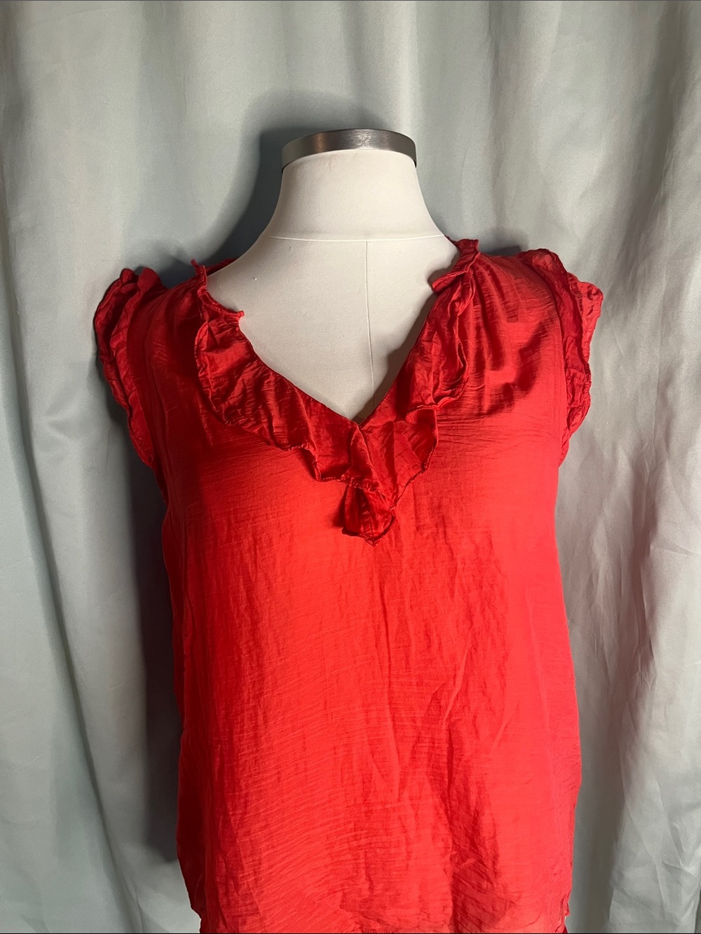 Velvet by Graham & Spencer Ruffled V-Neck Sleeveless Tank in Red Large